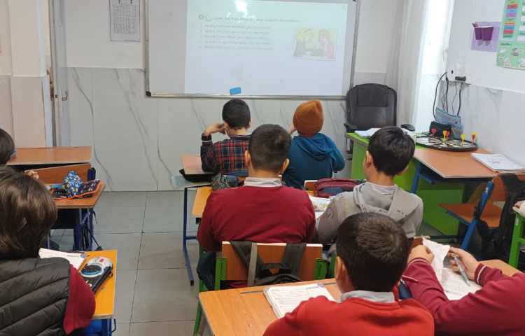 انجام تمرین‌های کتاب در زنگ General English 2