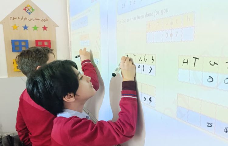 انجام تمرین‌های کتاب در زنگ Math 2