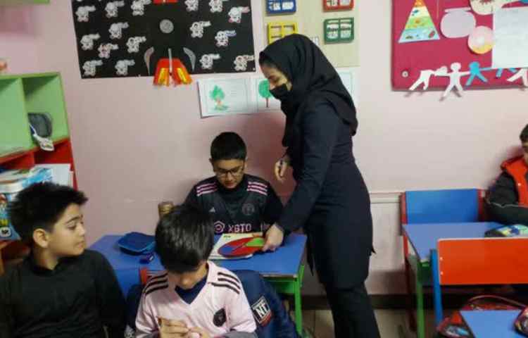 انجام تمرین کتاب با تاس و چرخنده 3