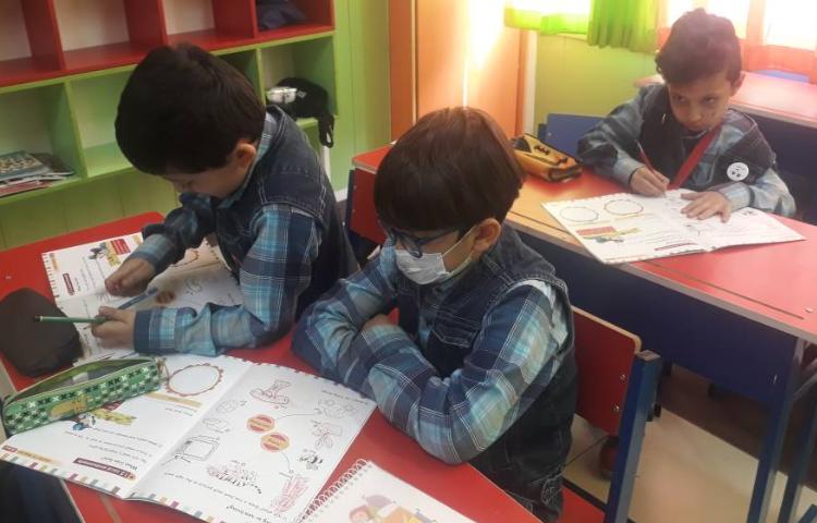 :انجام تکالیف living or non living 4