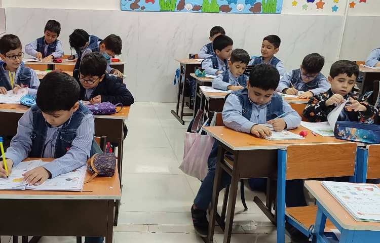 انجام دادن تمرینات کتاب کار فارسی