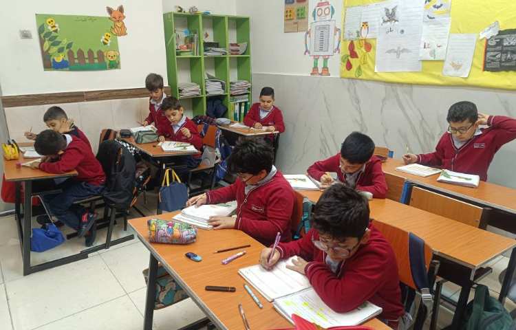 انجام دادن کتاب نگارش توسط دانش‌آموزان