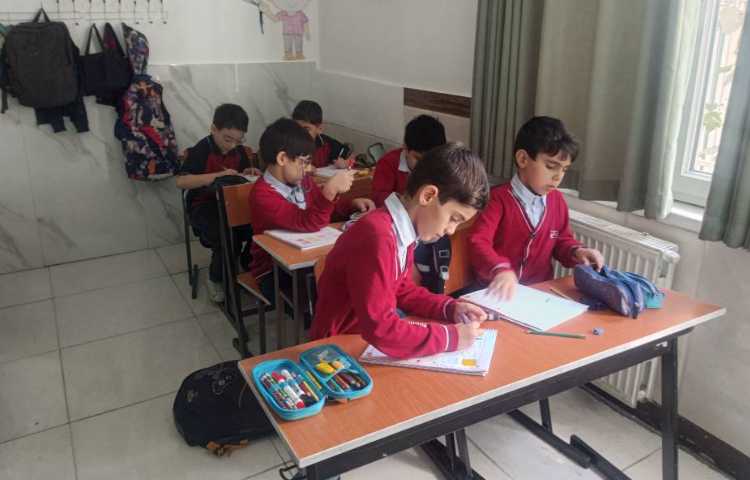 انجام دادن کتاب کار با مشارکت دانش‌آموزان 1