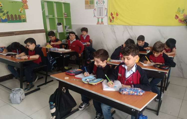 انجام دادن کتاب کار با مشارکت دانش‌آموزان 3