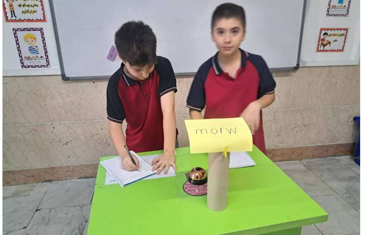 انجام دیکته‌ی کلاسی 3