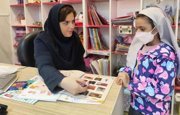 انجام سنجش تصادفی زبان انگلیسی توسط سوپروایزر زبان 1