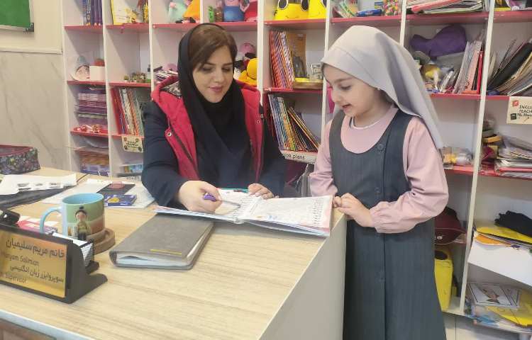 انجام سنجش تصادفی زبان انگلیسی توسط سوپروایزر زبان 1