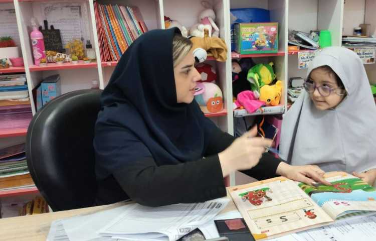 انجام سنجش تصادفی و بررسی دفتر و کتاب های زبان انگلیسی 1