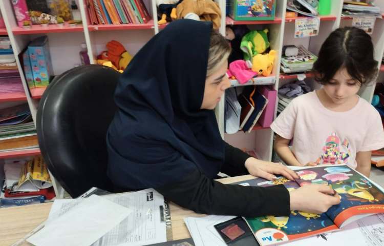 انجام سنجش تصادفی و بررسی دفتر و کتاب های زبان انگلیسی 2