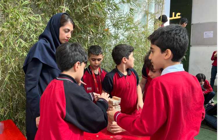 انجام غوطه وری در زنگ تفریح توسط تیم زبان 3