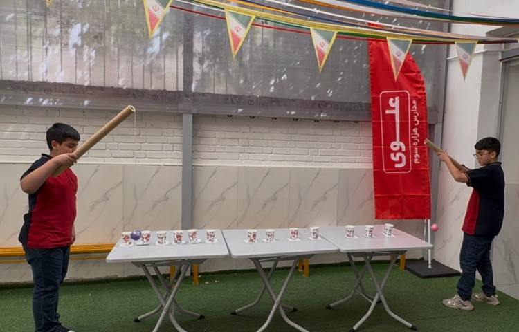 انجام غوطه وری در زنگ تفریح توسط معلمین زبان 3