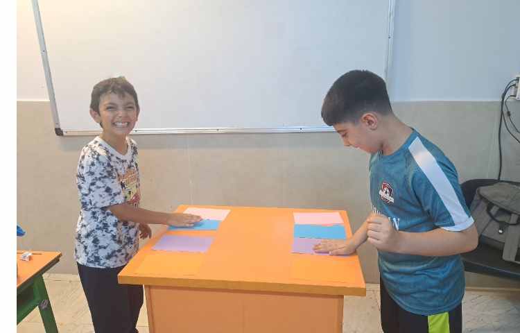 انجام فعالیت don't touch the color برای مرور مطالب 5