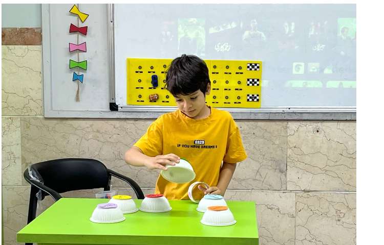 انجام فعالیت roll and choose برای مرور مطالب.