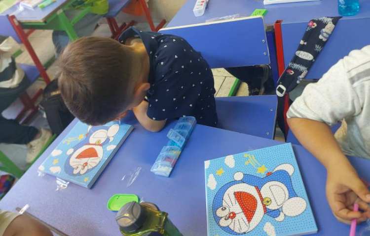 انجام فعالیت تابلو الماسی در زنگ دست سازه ها 2