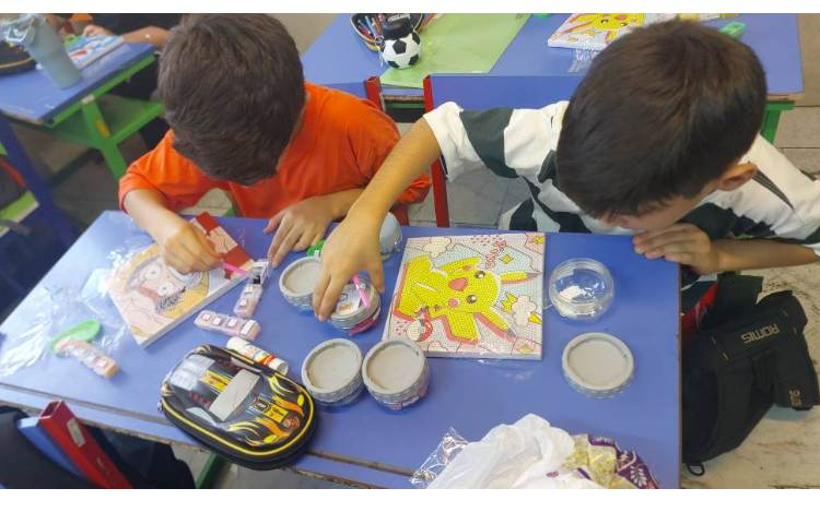 انجام فعالیت تابلو الماسی در زنگ دست سازه ها 4