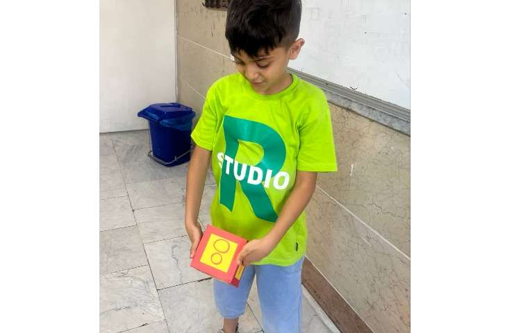 انجام فعالیت تاس حروف (کلمه سازی با استفاده از حروف زبان انگلیسی) 2