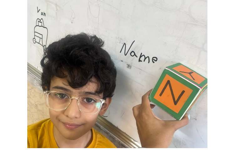 انجام فعالیت تاس حروف (کلمه سازی با استفاده از حروف زبان انگلیسی) 3