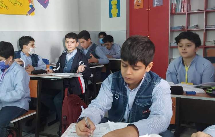 انجام فعالیت‌تفکروپژوهش به شکل فردی و گروهی 1