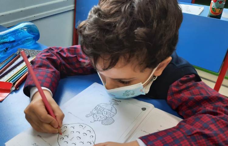 انجام فعالیت خوانداری و نوشتاری پیش دبستان 1