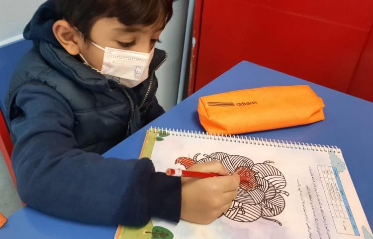 انجام فعالیت خوانداری و نوشتاری پیش دبستان 4