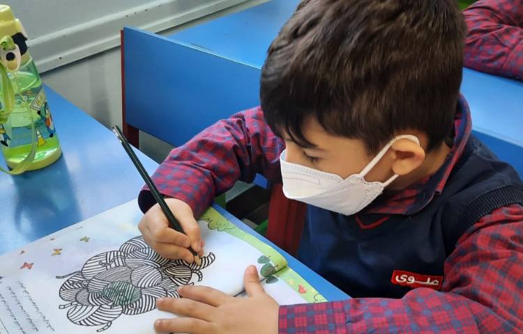 انجام فعالیت خوانداری و نوشتاری پیش دبستان 6