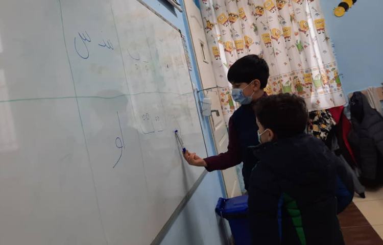 انجام فعالیت خوانداری و نوشتاری پیش دبستان 8