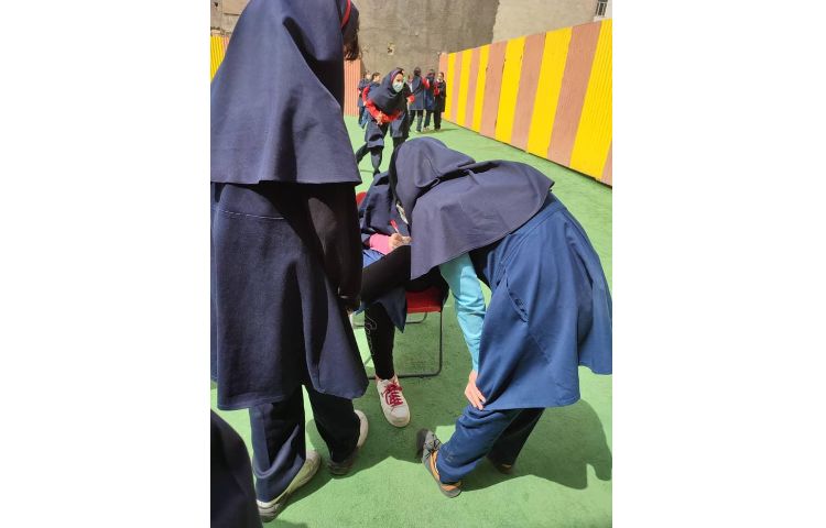 انجام فعالیت Dictogloss در بخش غوطه وری 2