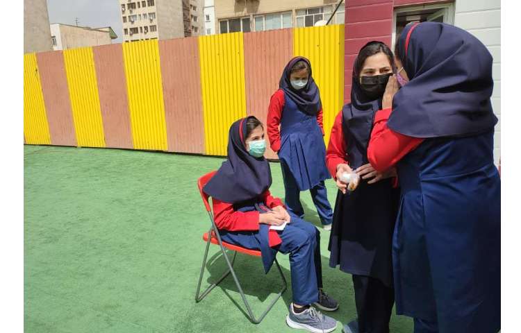 انجام فعالیت Dictogloss در بخش غوطه وری 3