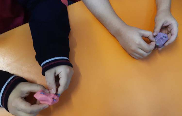 انجام فعالیت دست‌ورزی-زنگ زبان عمومی 3