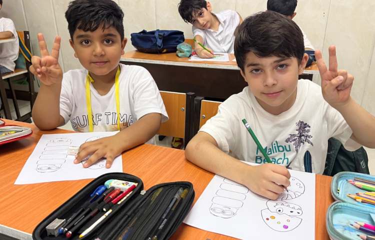 انجام فعالیت دست‌ورزی در کلاس زبان 1