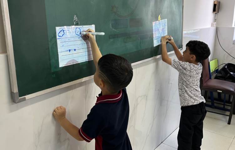 انجام فعالیت دست‌ورزی در کلاس زبان 2