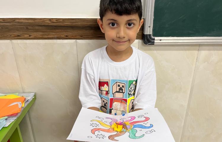 انجام فعالیت دست‌ورزی در کلاس زبان 2