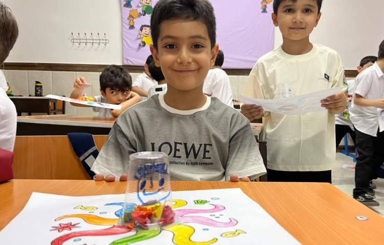 انجام فعالیت دست‌ورزی در کلاس زبان 3