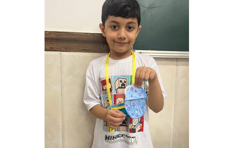 انجام فعالیت دست‌ورزی در کلاس زبان 3