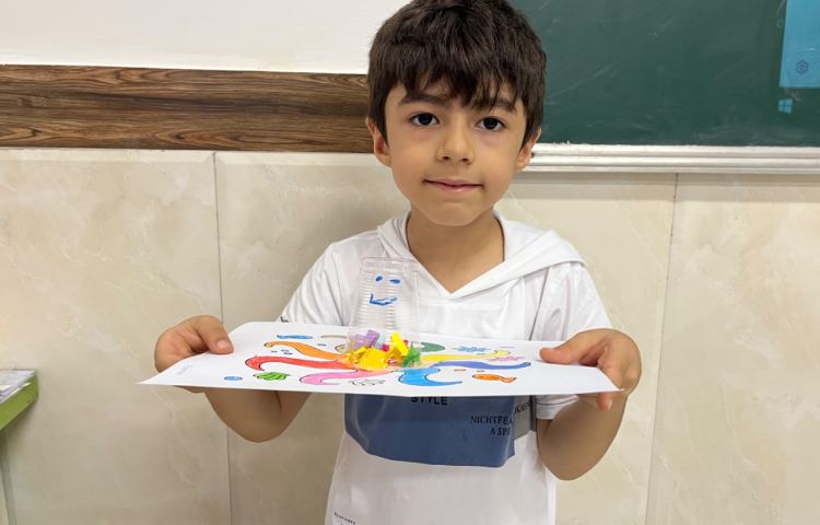 انجام فعالیت دست‌ورزی در کلاس زبان 4