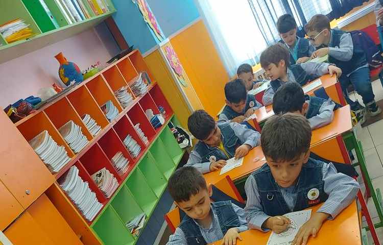 انجام فعالیت دست ورزی همراه گل پسرای عزیزم 5