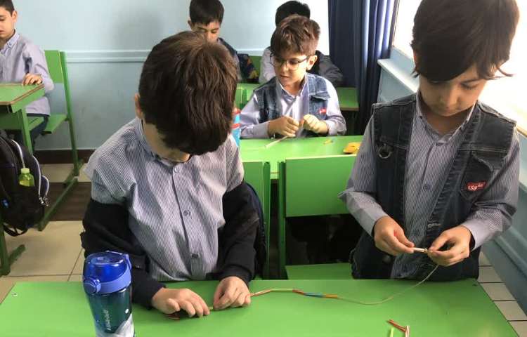 انجام فعالیت دست ورزی 3