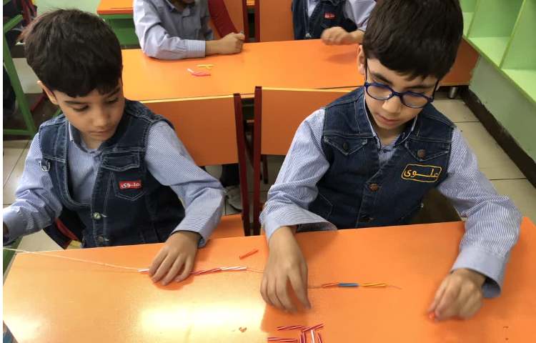 انجام فعالیت دست ورزی