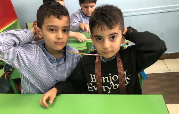 انجام فعالیت دست ورزی