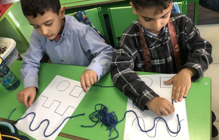 انجام فعالیت دست ورزی