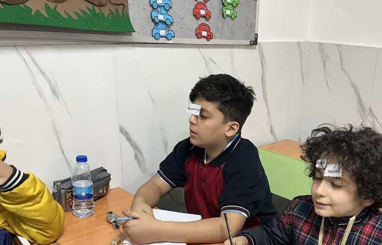 انجام فعالیت دیکته 4