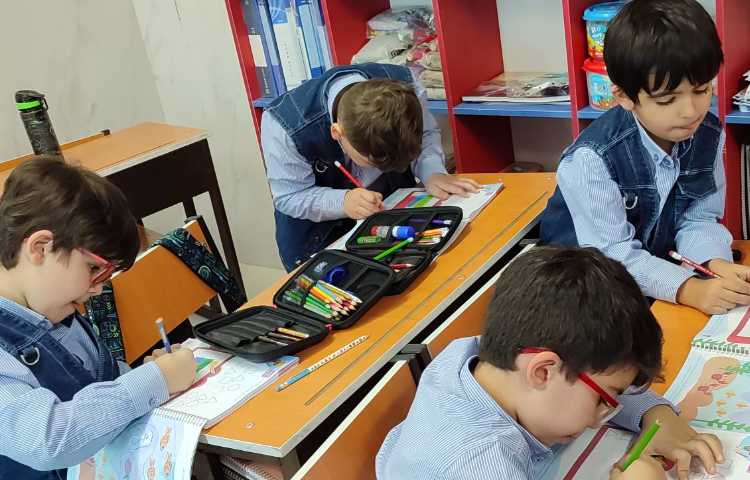 انجام فعالیت رنگ آمیزی کتاب کار ریاضی 2