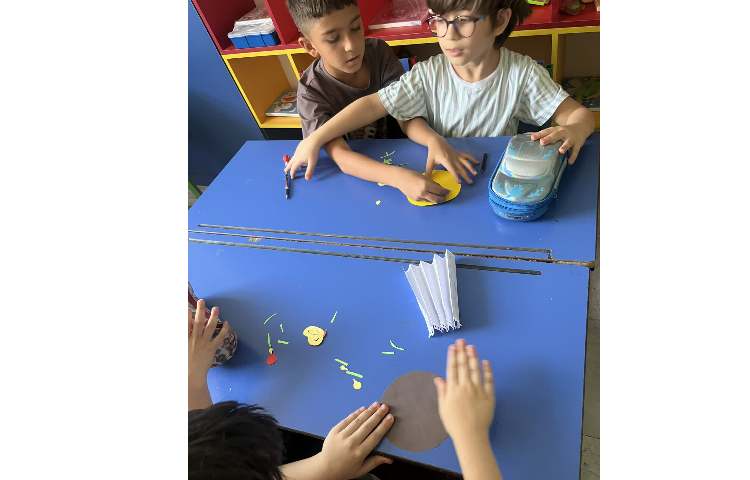 انجام فعالیت paper pizza ساخت junk food با استفاده از مواد غذایی کاغذی 5