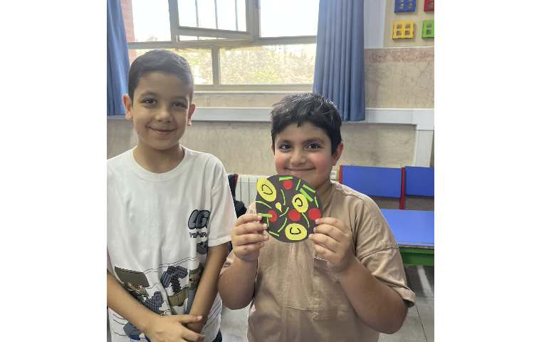 انجام فعالیت paper pizza ساخت junk food با استفاده از مواد غذایی کاغذی