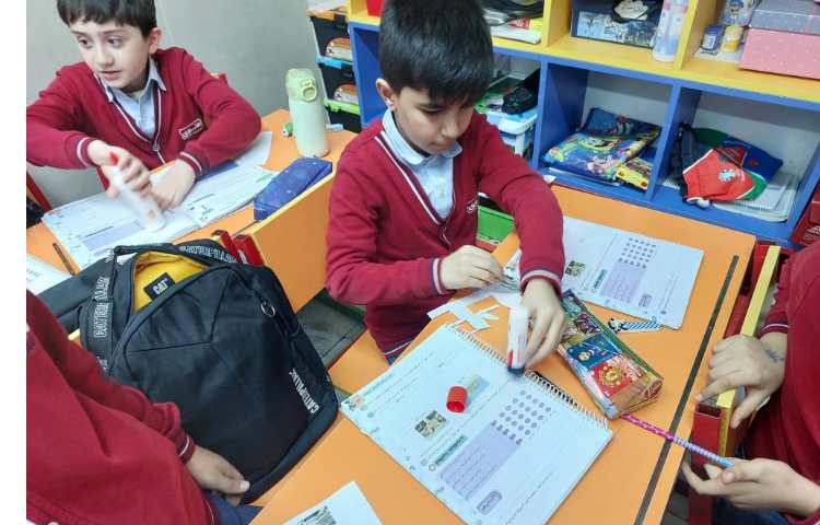 انجام فعالیت عملکردی درس مطالعات اجتماعی در جهت تثبیت درس و نکته های مهم 2