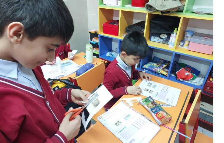 انجام فعالیت عملکردی درس مطالعات اجتماعی در جهت تثبیت درس و نکته های مهم 3