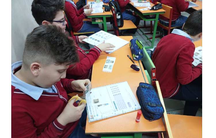 انجام فعالیت عملکردی درس مطالعات اجتماعی در جهت تثبیت درس و نکته های مهم