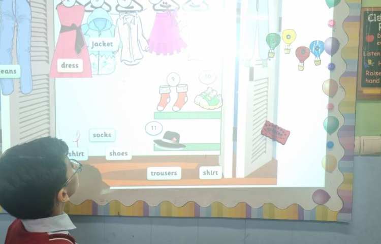 انجام فعالیت مربوط به تدریس لباس ها. بخش 2 کتاب ODI 2 5