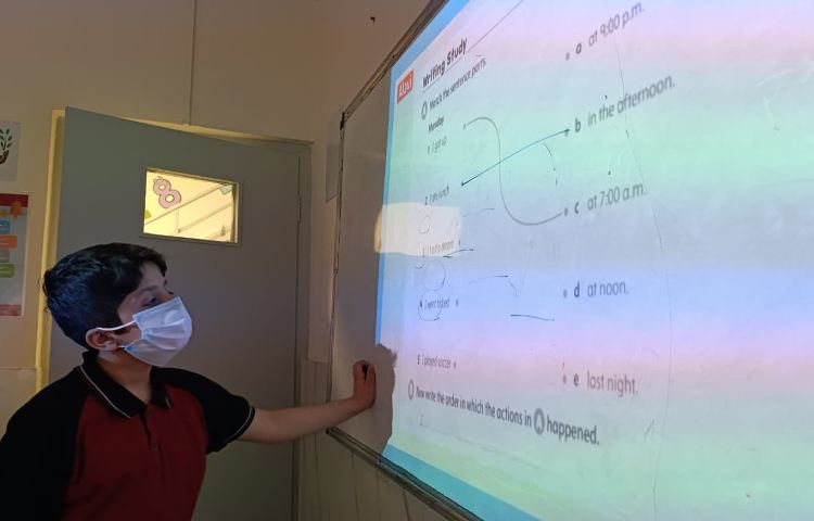 انجام فعالیت مربوط به روز سالمندان در زنگ General English 2