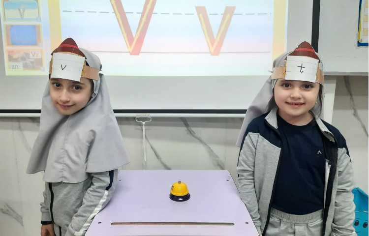 انجام فعالیت مربوط به Phonics 1